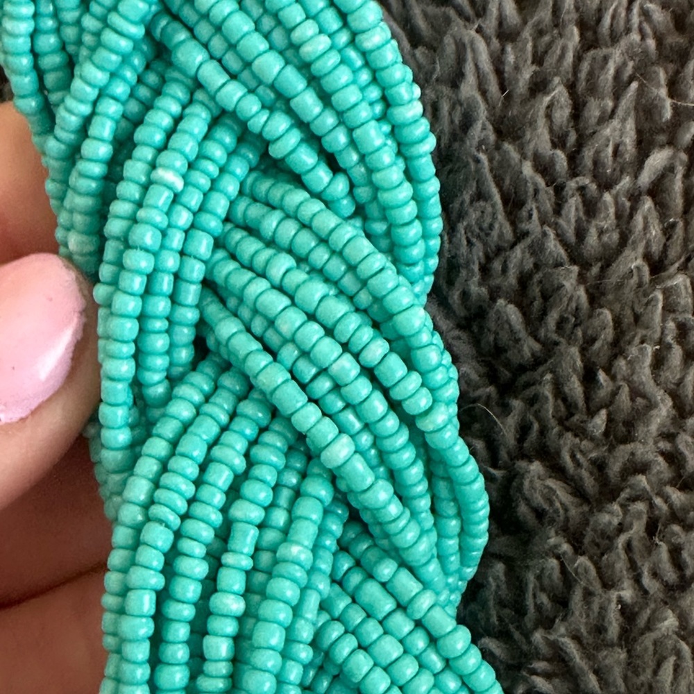 Beautiful necklace! - Picture 2 of 5